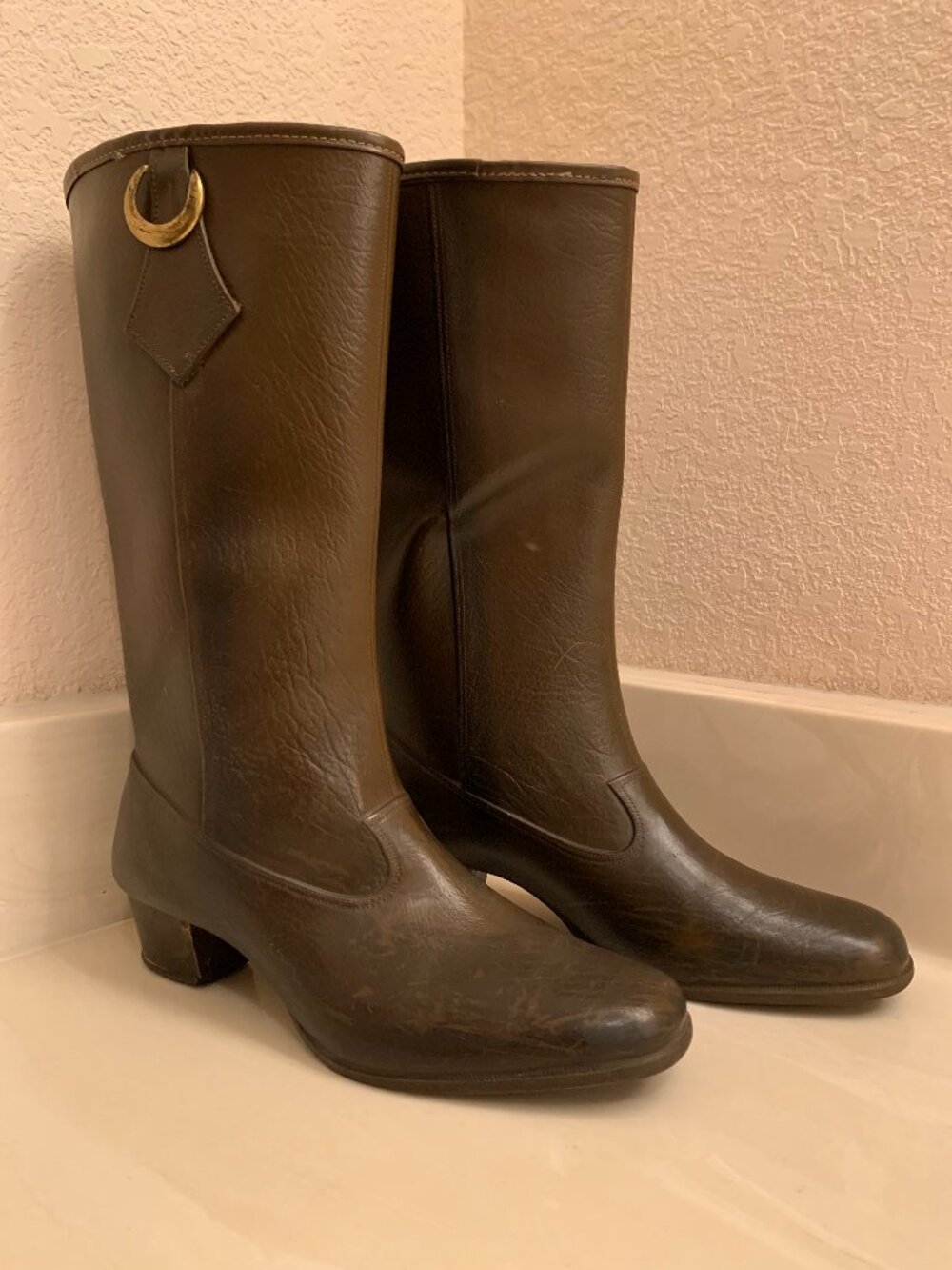 Women's Size 5.5 Brown Waterproof Rain Boot